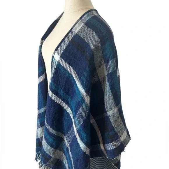 Steve Madden Blue Reversible Plaid Shawl Poncho Cape - Picture 5 of 10